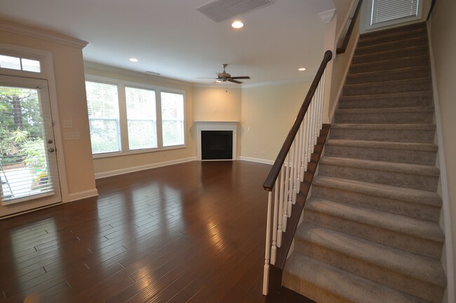 Building Photo - 542 Finnbar Dr