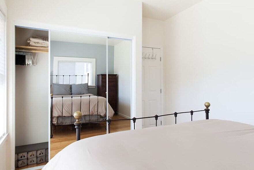 Building Photo - 152 International Boulevard