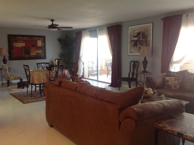 Building Photo - 7950 E Camelback Rd