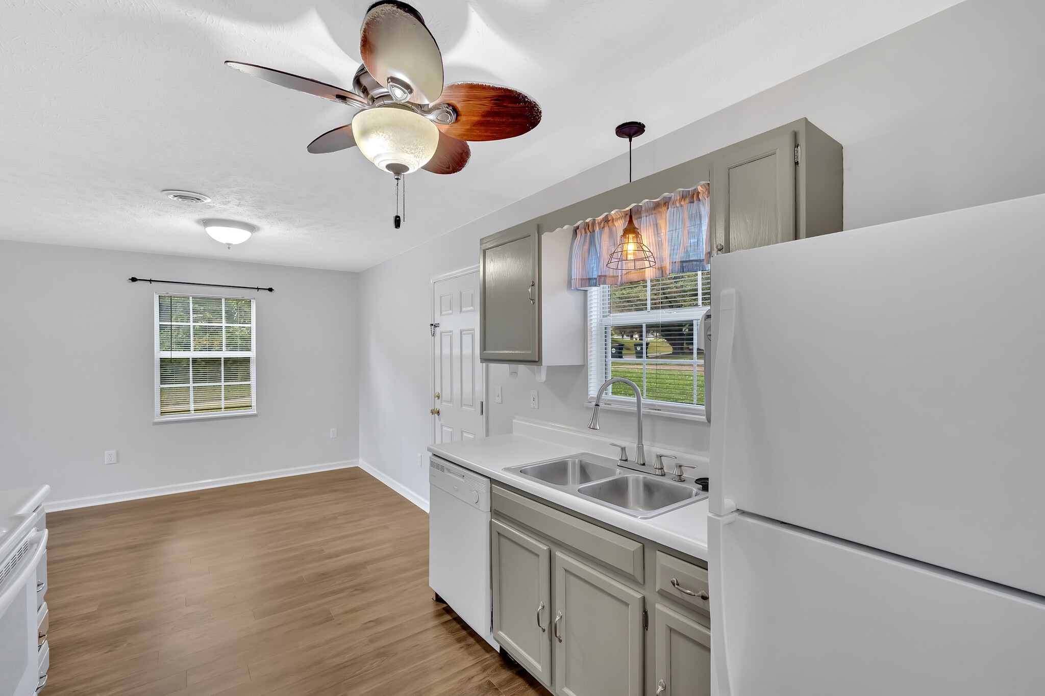 Building Photo - 711 Panther Creek Ct