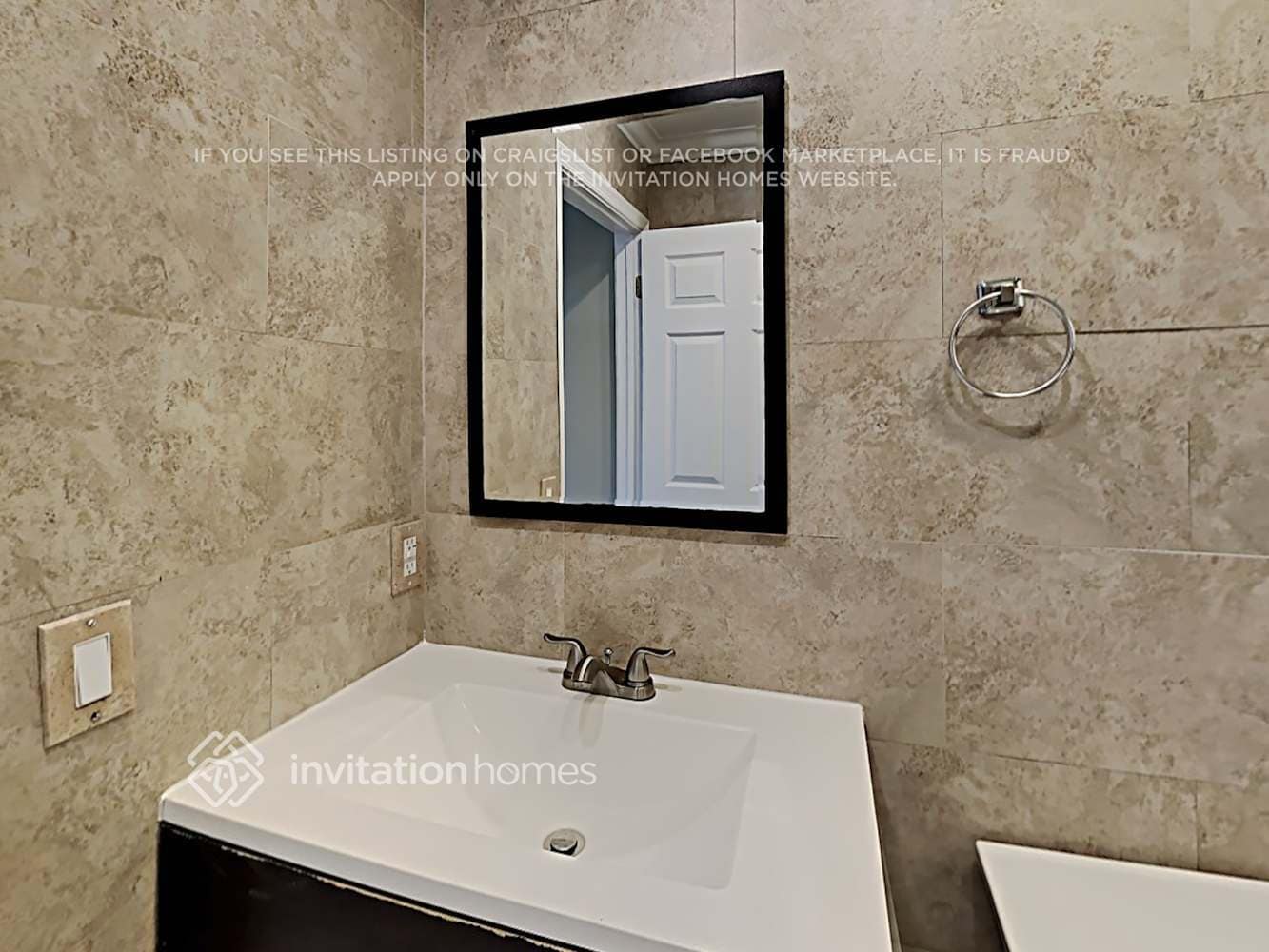 Building Photo - 7789 Courtyard Run W