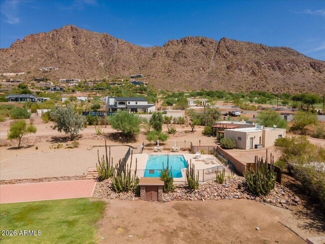 Building Photo - 5702 E Camelback Rd