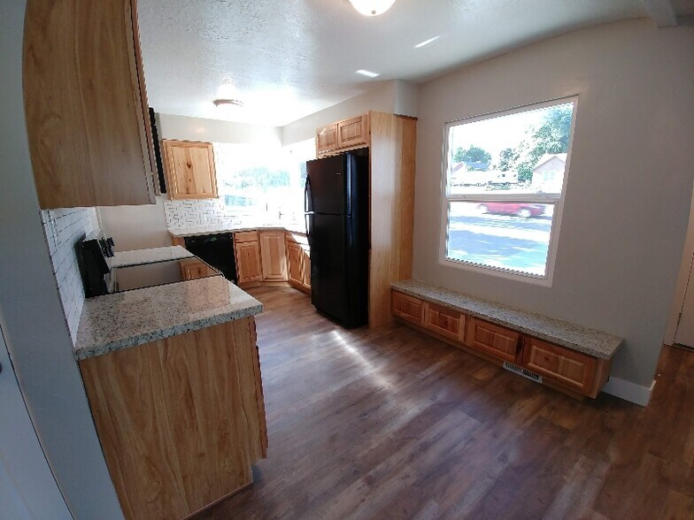 Building Photo - 383 E 400 N