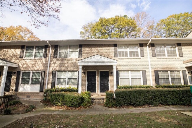 Building Photo - Bright & Stylish Townhome in Prime Atlanta...