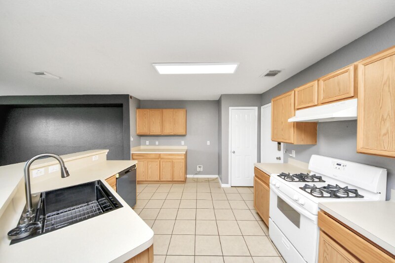 Building Photo - 1373898159 A