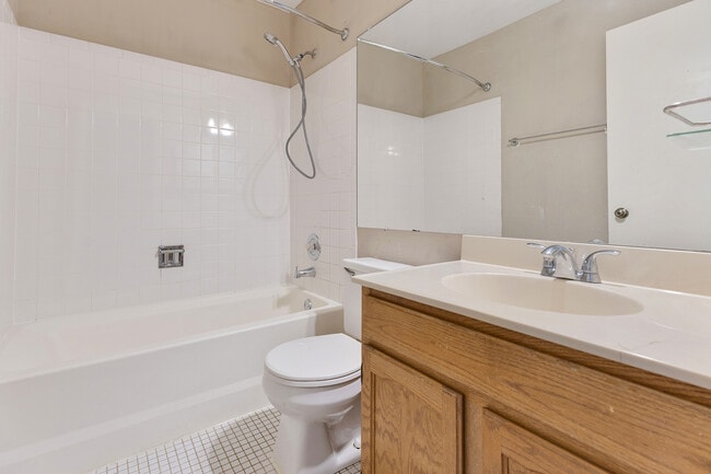 Building Photo - 1171 Regency Dr
