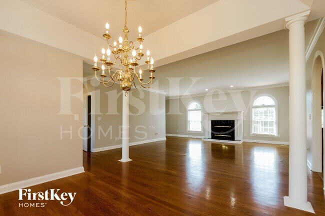 Building Photo - 121 Sawgrass Ln N