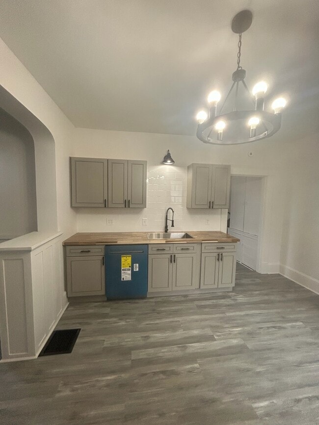 Building Photo - 54 Riley St