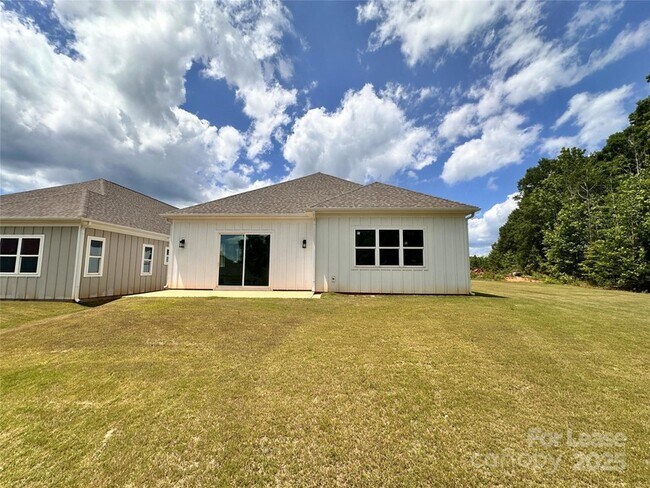 Building Photo - 6701 Star Dr