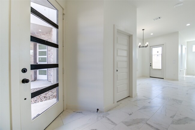 Building Photo - 2919 El Fenice Ln