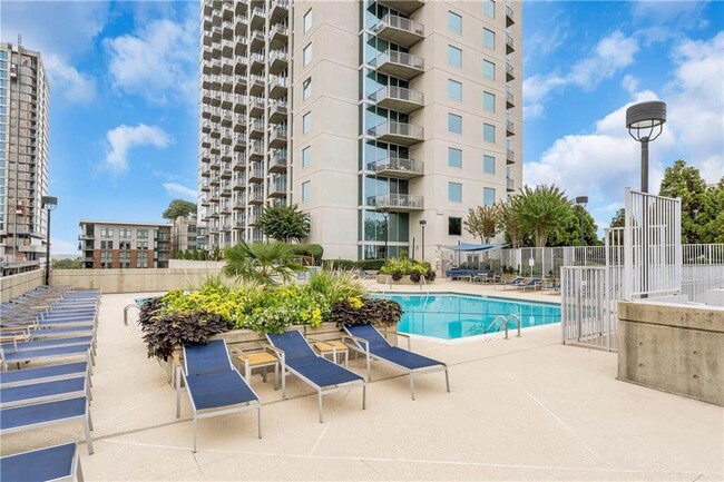 Rooftop Pool - 860 Peachtree St NE
