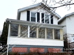 Building Photo - 136 Lyndhurst St