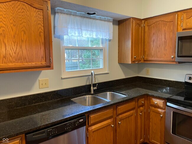 Building Photo - 9161 Champton Dr