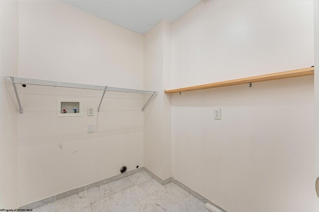 Building Photo - 670 Killarney Dr