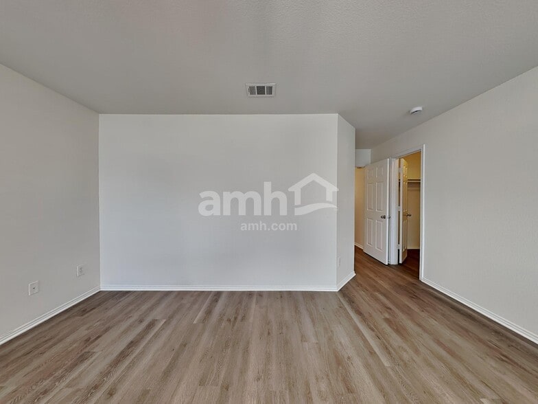 Building Photo - 506 Azalea Dr