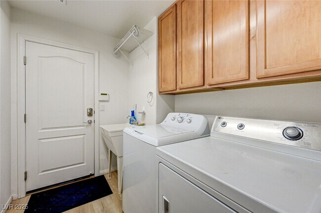 Building Photo - 8031 Pavarotti Ave