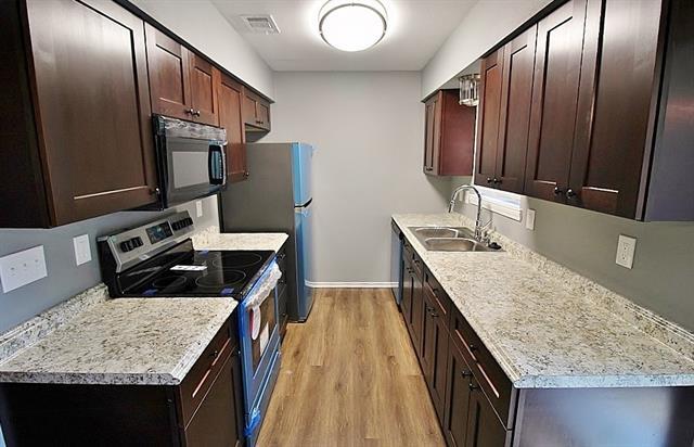 Building Photo - 921 Cedar Terrace