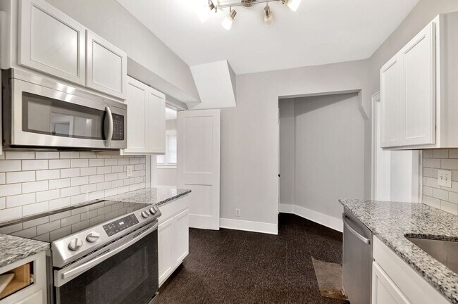 Building Photo - 420 S Green St