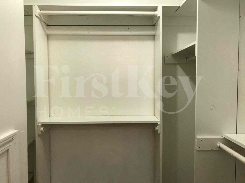 Building Photo - 8802 W 95th Terrace