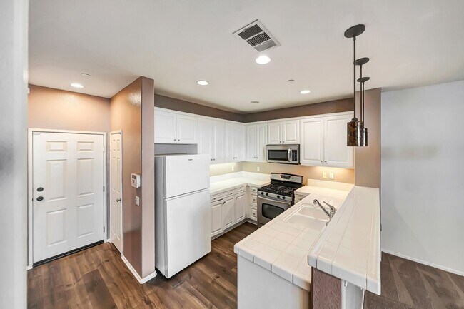 Building Photo - 24063 Avocado Ln