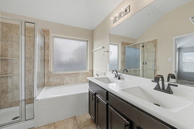 Building Photo - 20719 Winghaven Dr