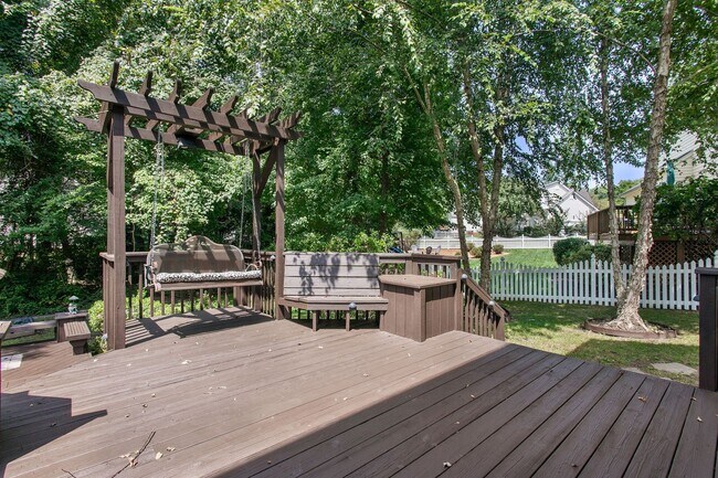 Building Photo - BEAUTIFUL 5 BEDROOM HOME IN HAMPTON PARK