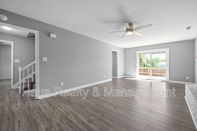 Building Photo - 830 Iris Ln