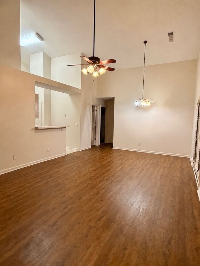 Building Photo - 8617 Inverness Dr