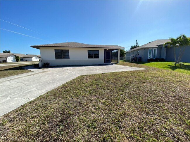 Building Photo - 801 SE 5th Ave