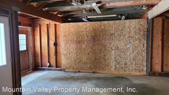 Building Photo - 3 br, 2 bath House - 511 Linden Ave