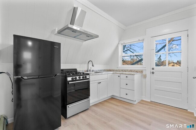 Building Photo - 141 Augur St