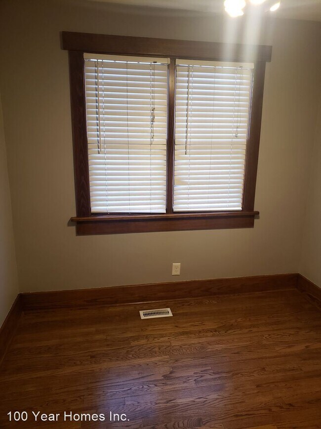 Building Photo - 4 br, 2 bath House - 5233 S. 49th Street