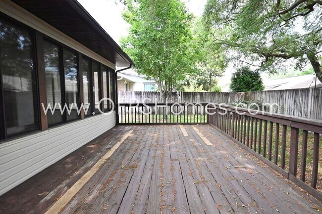 Building Photo - Ranch Style Home in Niceville