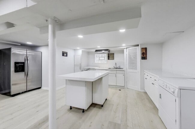 Building Photo - 4118 Prairie Ave
