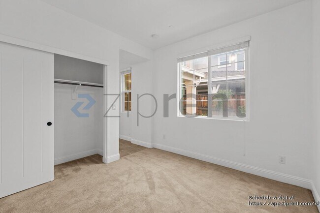 Building Photo - 1271 S Central Pkwy