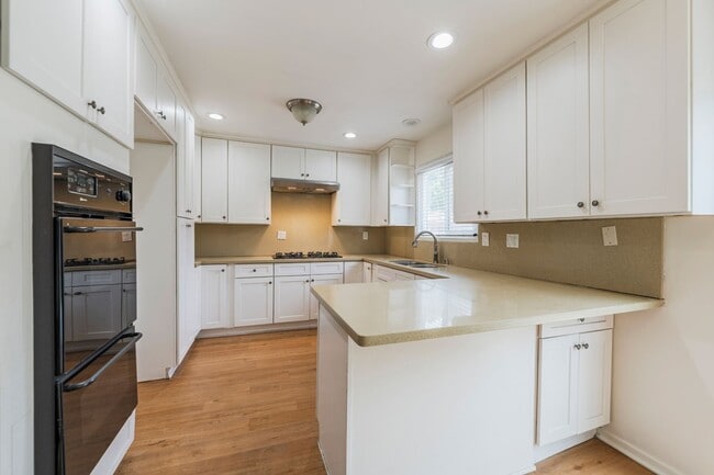 Building Photo - West Torrance 4 bedroom 2 bath