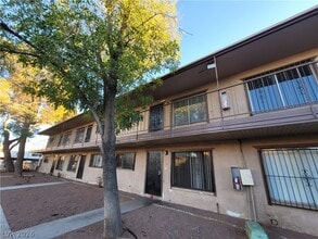 Building Photo - 615 S Royal Crest Cir