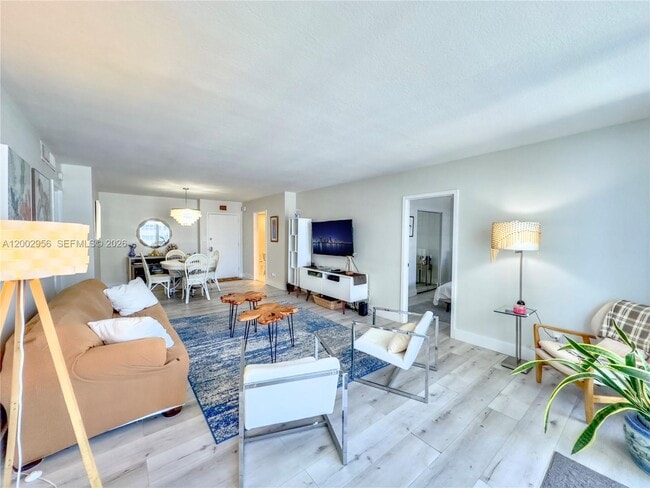 Building Photo - 2030 S Ocean Dr