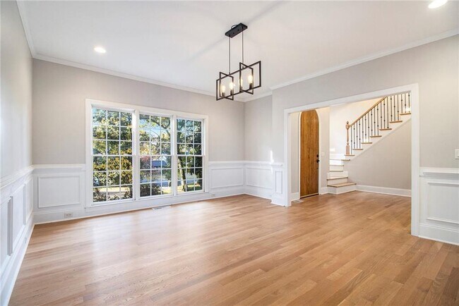 Building Photo - 960 Landmark Dr NE