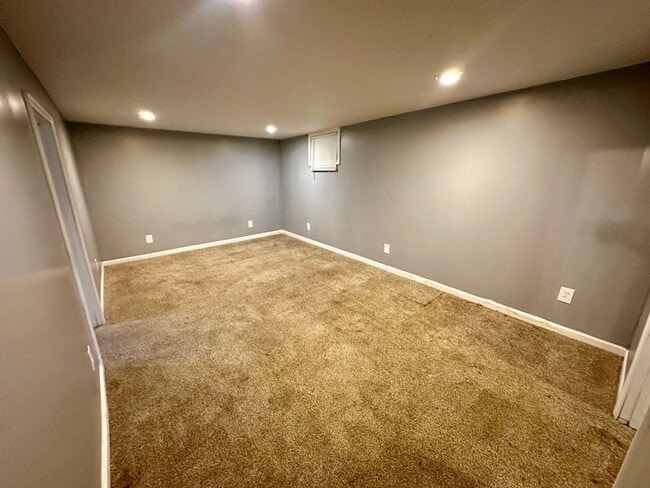 Building Photo - 10516 E 27th Terrace S