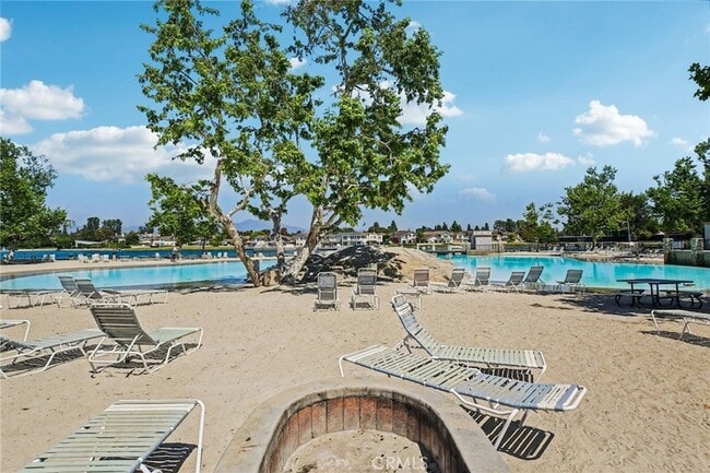 Building Photo - 15 Waterway