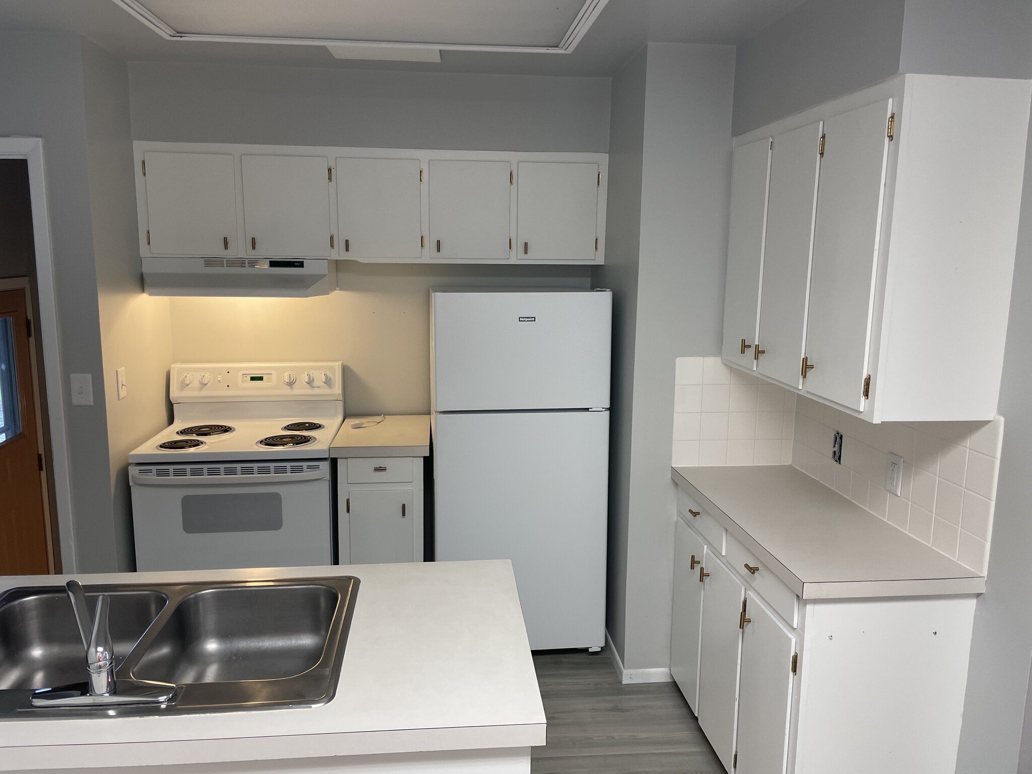 Kitchen - 3011 N Stout Rd