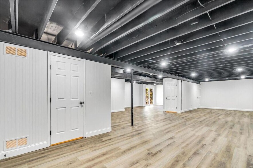 Building Photo - 11203 Sherwood Oak Ct