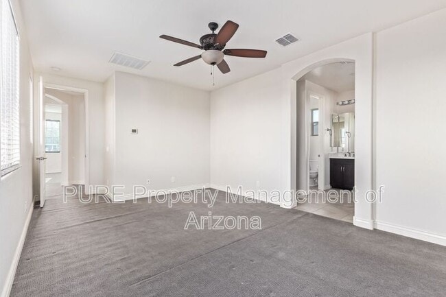 Building Photo - 2902 E Ebony Dr