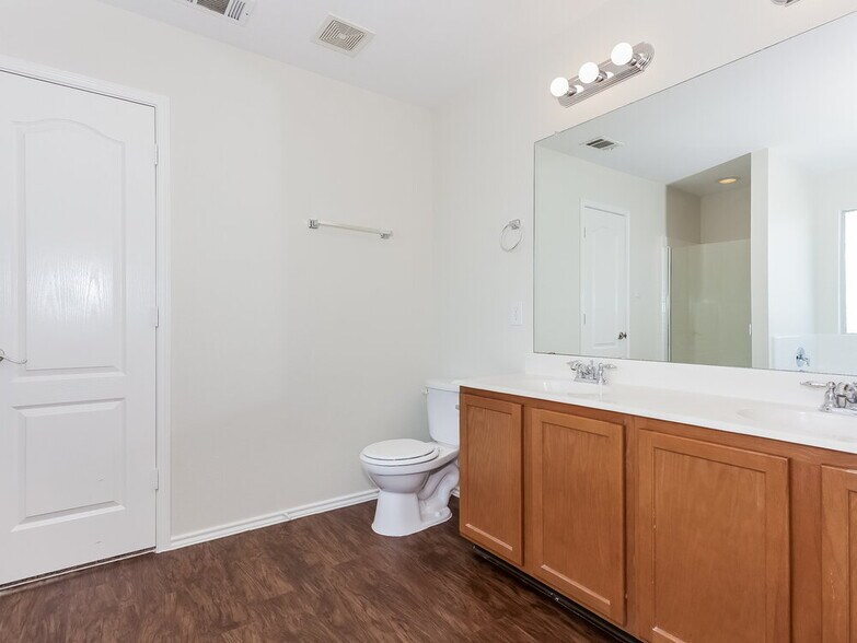 Building Photo - 103 Red Wolf Ln