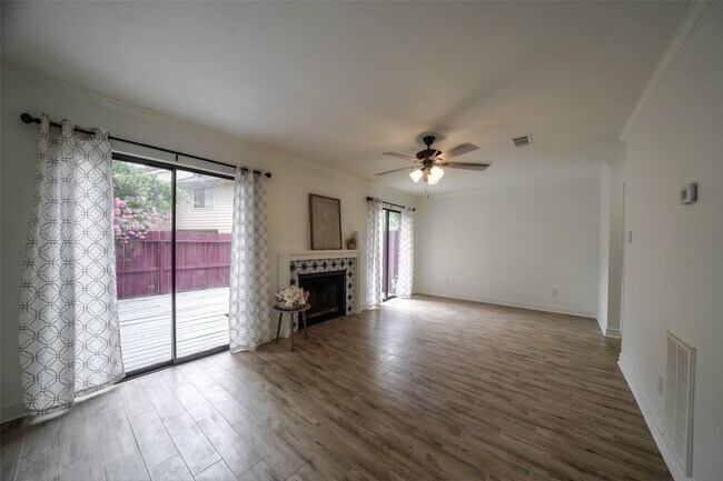 Building Photo - 2807 Elm Grove Ct