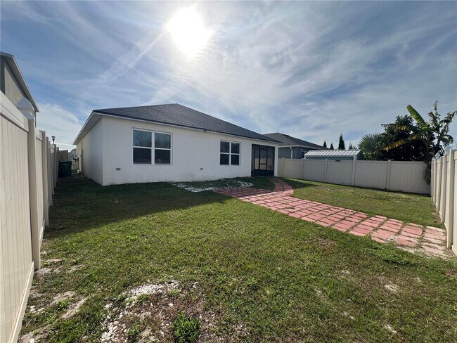 Building Photo - 1143 Cambridge Dr