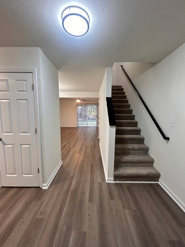 Building Photo - 1021 Fords Pointe Cir