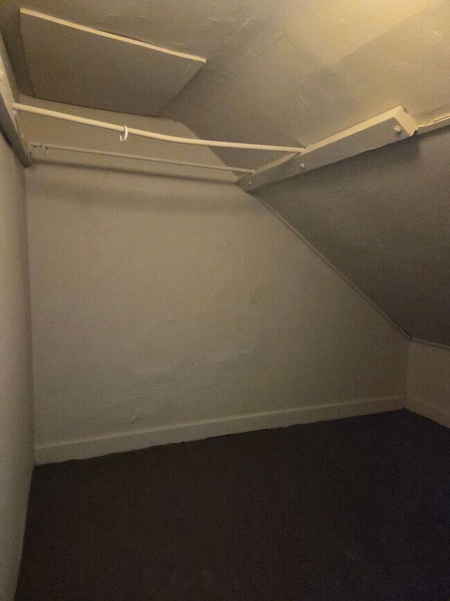 Building Photo - 459 Walnut St