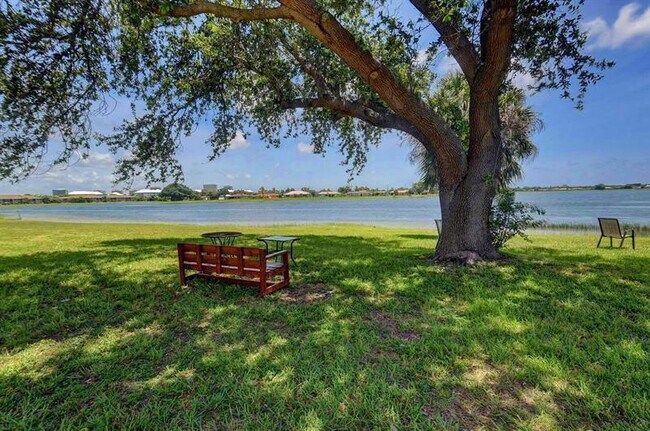 Building Photo - 470 Executive Center Dr